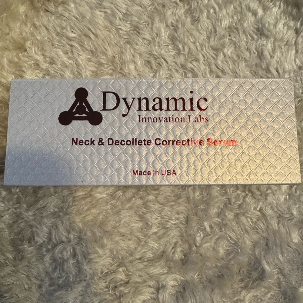 Dynamic innovation labs, neck and décolleté corrective serum.